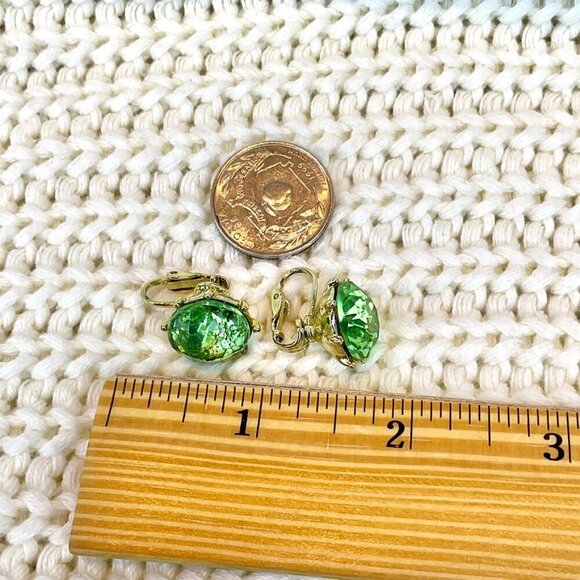 Vintage Earrings Green Round Clip-Ons - Picture 5 of 5